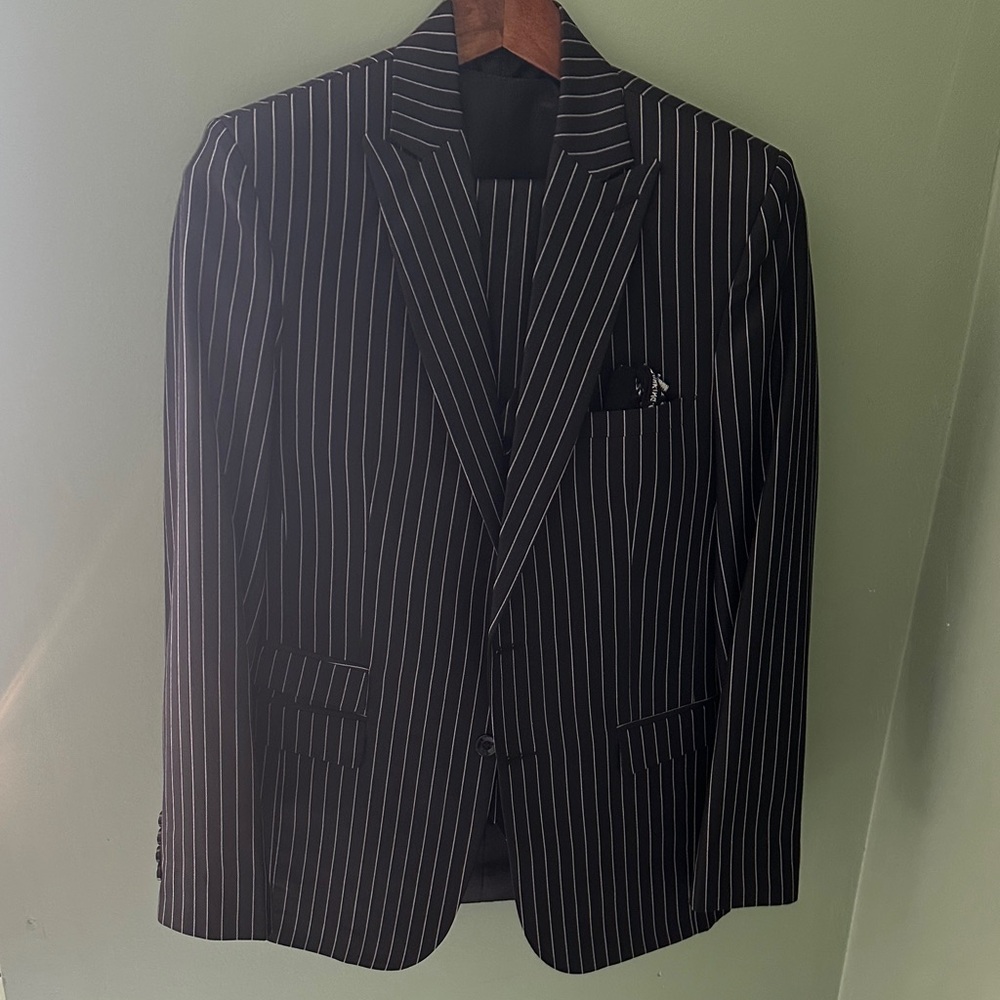 Classic Black Pinstripe Suit | SuitSupply Style | Wide Peak Lapels | 38R Fit |